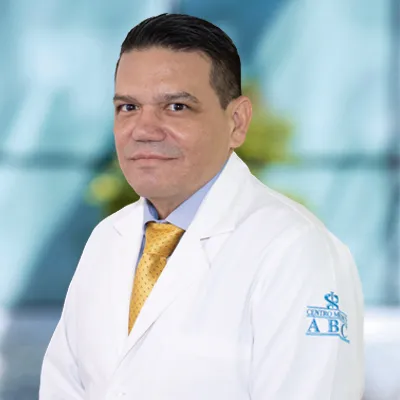 Dr. Roberto Guzmán Nuques